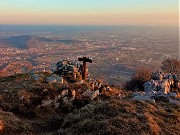 55 In discesa con vista panoramica sulle colline e la pianura